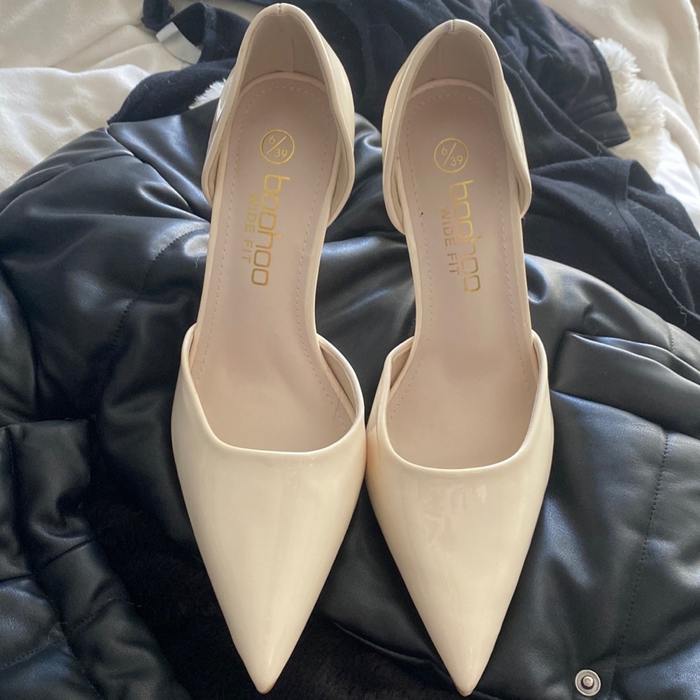 Cream colored boohoo heels
